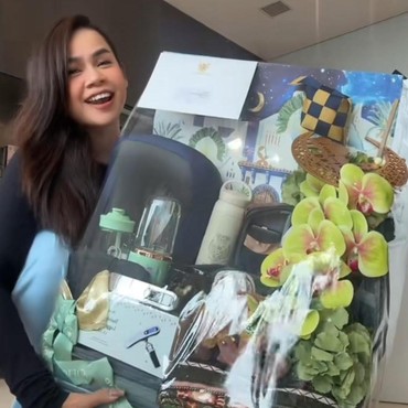 Sederet Artis yang Terima Hamper dari Presiden Prabowo dan Letkol Teddy