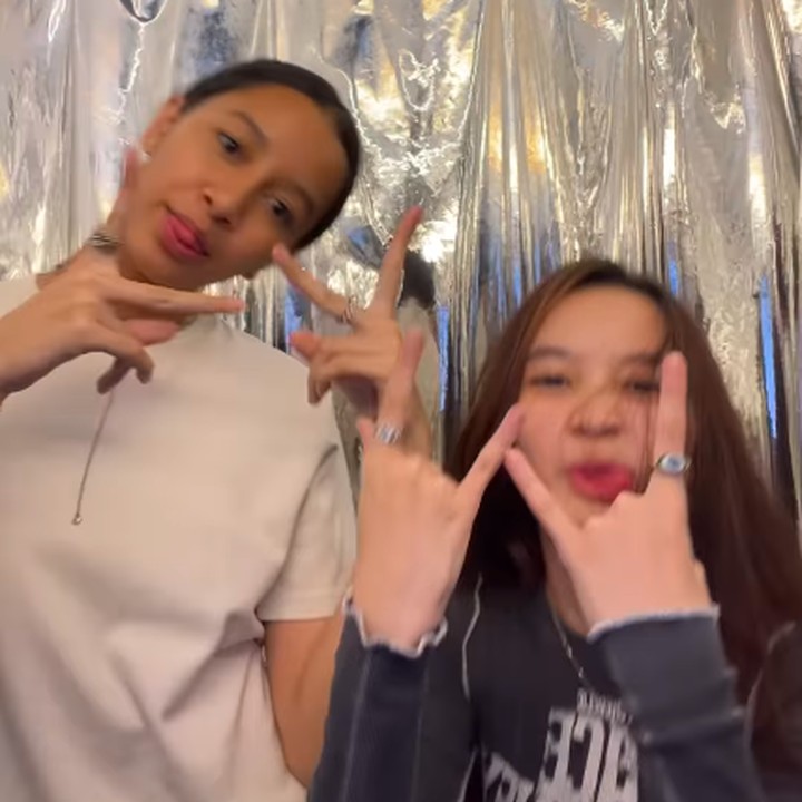 <p>Banyak netizen yang tidak menyangka bahwa Widuri dan Syib sudah tumbuh menjadi dua gadis remaja yang cantik. Mereka pun memuji kecantikan keduanya. "Cantik banget dua-duanya," kata seorang netizen. "<em>Double pretty</em>," tutur netizen lainnya dengan menyisipkan emotikon hati. (Foto: Instagram: @kana.sybilla)</p>