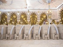 Begini Proses Pengiriman Air Zamzam dari Makkah ke Madinah