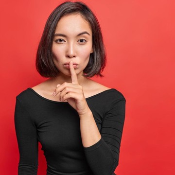 5 Zodiak yang Paling Menghargai Privasi, Nggak Suka Cerita Masalah Hidupnya!