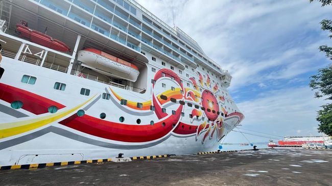 Empat kapal pesiar internasional itu tiba di Pelabuhan Benoa, Bali, lima hari berturut-turut mulia dari Hari Minggu (6/4) hingga pada Kamis (10/4).