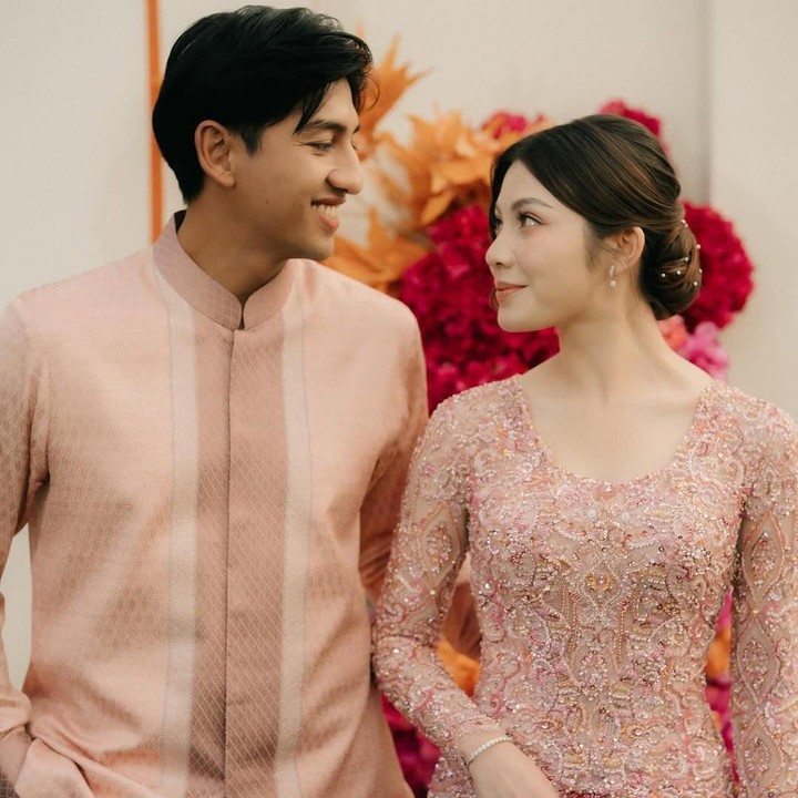 <p>Kabar bahagia datang dari pasangan Harris Vriza dan Haviza Devi Anjani yang telah melangsungkan pertunangan pada Sabtu (5/4/2025). Acara tersebut diselenggarakan di kota kelahiran Haviza, yakni Medan. (Foto: Instagram@havizadevianjani)</p>