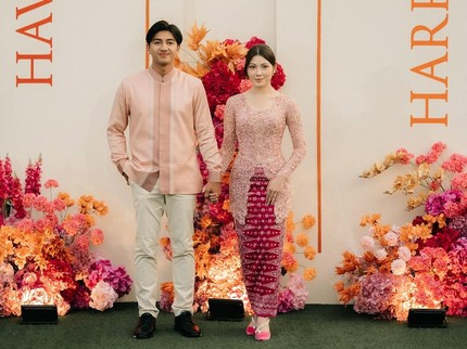 5 Potret Acara Pertunangan Harris Virza dan Haviza, Manis Bernuansa Pink