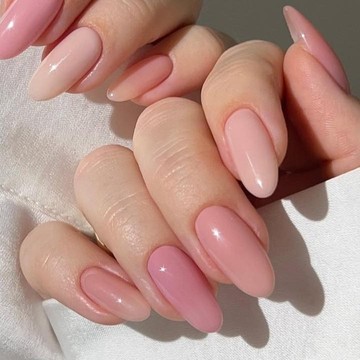 Pink Vibes Only! Ide Nail Art Pink untuk Tampil Cantik di Musim Semi