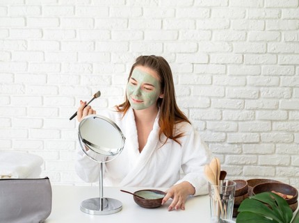 10 Masker Penghilang Komedo Terbaik, Bikin Wajah Makin Kinclong