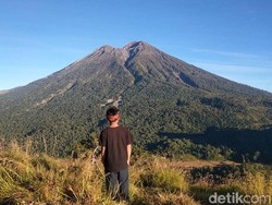 Jalur Pendakian ke Puncak Gunung Rinjani Dibuka Lagi Hari Ini
