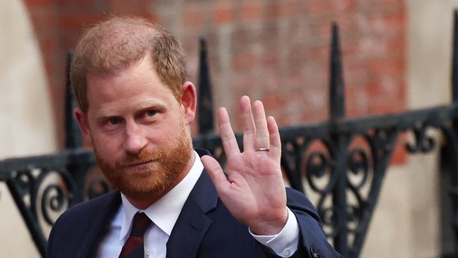 Ogah Ribut Terus, Pangeran Harry Ingin Damai dengan Kerajaan Inggris Pangeran Harry mengaku ingin melakukan rekonsiliasi dengan Kerajaan Inggris.