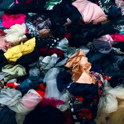 Sampah Fashion Merajalela! Hal Apa yang Bisa Dilakukan untuk Menguranginya?