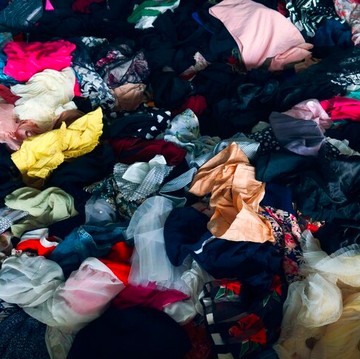 img-title Sampah Fashion Merajalela! Hal Apa yang Bisa Dilakukan untuk Menguranginya?