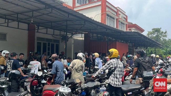 Gubernur Banten Andra Soni menjelaskan Samsat yang melayani sampai dini hari tidak sehat, dia ingin program pemutihan pajak kendaraan dievaluasi.