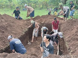 7 Korban Sekeluarga Laka Maut Panther Vs Bus Dimakamkan 1 Liang Lahad