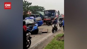 VIDEO: Tabrakan Mobil Rombongan Jemaah Umrah, 7 Orang Meninggal