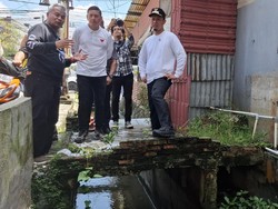 Walkot Agung Tinjau Titik Rawan Banjir di Pekanbaru: Penanganan Maksimal