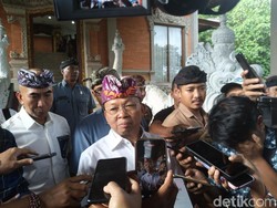 Penegasan Koster ke Pengusaha yang Keberatan Air Kemasan Plastik Dilarang