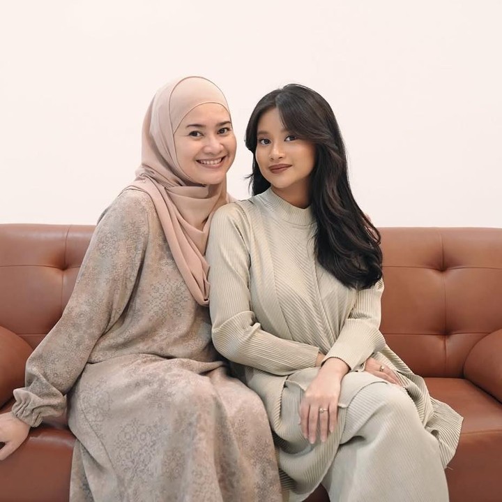 <p>Dari pernikahannya dengan Ikke Nurhanah, Aldi Bragi dikaruniai seorang putri bernama Siti Adira Kania, Bunda. Lahir pada tahun 1999, kini Adira sudah genap berusia 26 tahun. (Foto: Instagram: @adirakania)</p>