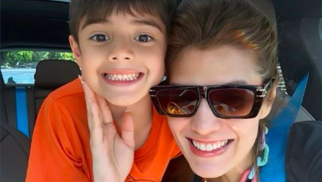 5 Potret Gaya Para Seleb Antar-Jemput Anak Sekolah, dari Carissa Puteri hingga Andrew White