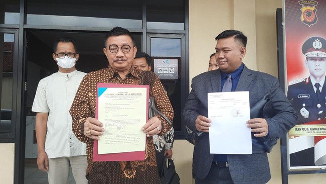 Bupati Tasikmalaya lewat kuasa hukumnya melaporkan Wabup Tasikmalaya ke polisi terkait dugaan pemalsuan surat, kop, hingga stempel.