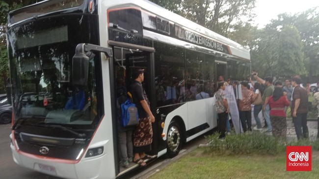 Bali Dapat Hibah 10 Bus Listrik dari Korea Selatan Bus listrik County EV sebanyak 10 unit yang dihibahkan Korea Selatan akan beroperasi sebagai transportasi umum di Bali pada awal 2026.
