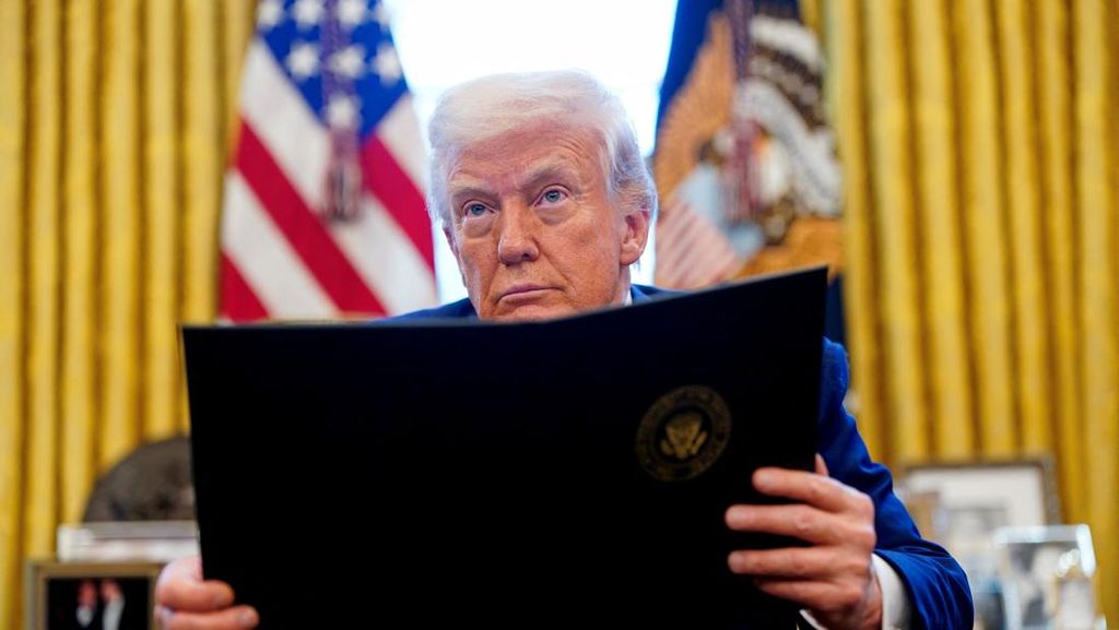 Trump Makin Tekan Iran, Ancam Tambah Kapal Induk AS ke Timur Tengah