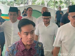 Wapres Gibran Turut Salatkan Jenazah Titiek Puspa