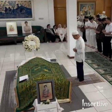 Jenazah Titiek Puspa Disalatkan, Akan Dimakamkan di TPU Tanah Kusir