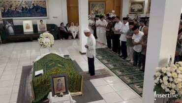 Jenazah Titiek Puspa Disalatkan, Akan Dimakamkan di TPU Tanah Kusir