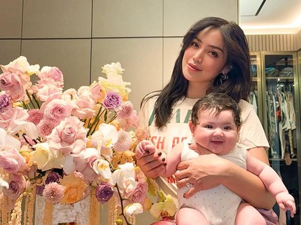 Punya ASI Berlimpah, Jessica Iskandar Bagikan Tips Menyusui