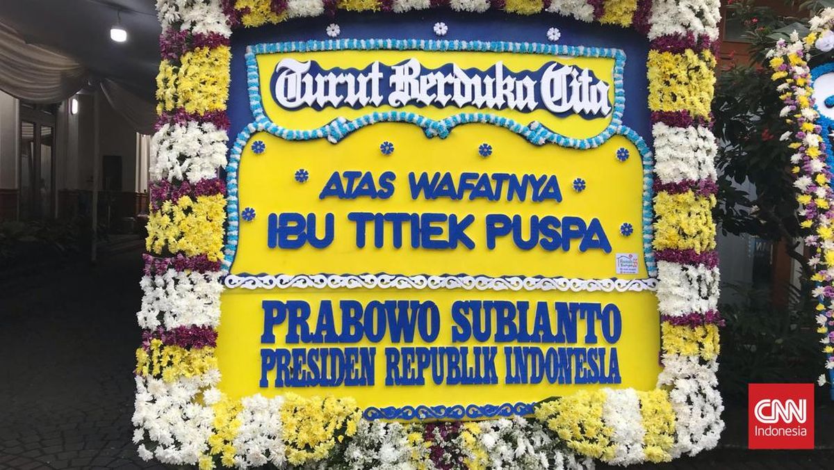 Karangan Bunga Pesohor Lepas Kepergian Eyang Titiek Puspa