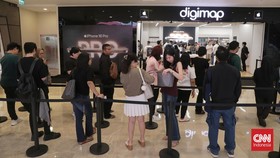 FOTO: Antusias Berburu iPhone 16 di Hari Pertama Penjualan Resmi