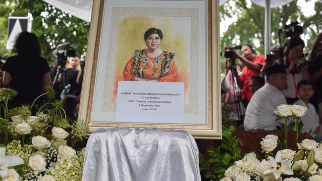 Perdana Menteri Malaysia Anwar Ibrahim turut mengucapkan duka atas kepergian Titiek Puspa yang meninggal dunia pada 10 April 2025.