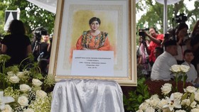 Anwar Ibrahim Berduka dan Kenang Pesona Titiek Puspa