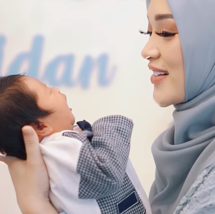 <p>Melalui laman Instagram-nya, Zaskia mengungkapkan harapannya untuk sang putra. Ia berdoa agar Aflah tumbuh menjadi anak yang saleh, tampan, dan berbudi pekerti baik. (Foto: Instagram: @zaskia_gotix)</p>
