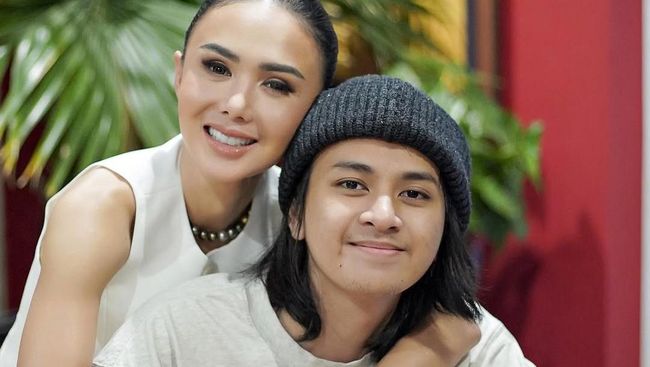 Putra Sulung Yuni Shara Semakin Curi Perhatian, Intip 5 Potretnya Bersama Sang Bunda