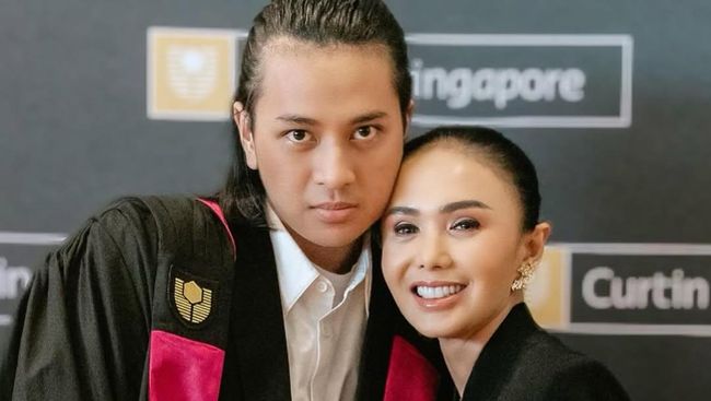 Sang Putra Dipuji Ganteng, Intip 5 Momen Yuni Shara Bareng Cavin yang Kuliah di Luar Negeri