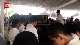 VIDEO: Suasana Pemakaman Titiek Puspa di TPU Tanah Kusir