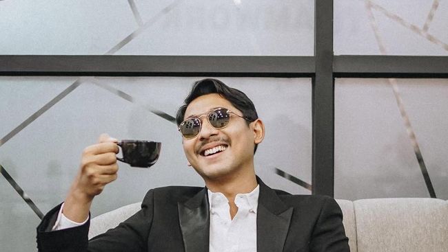 Arya Saloka Hindari Awak Media, Begini Etika Bicara dalam Islam