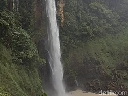 Indahnya Air Terjun Curup Besemah di Pagar Alam yang Dikelilingi Perbukitan