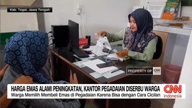 VIDEO: Harga Emas Alami Peningkatan, Kantor Pegadaian Diserbu Warga