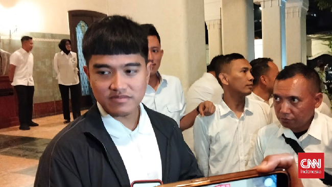 Kaesang Pangarep cuti sebagai Ketua Umum PSI setelah mendaftar sebagai calon ketua umum. Pemilihan ketua umum PSI akan dilakukan melalui e-voting.