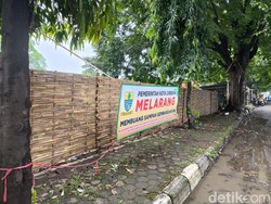Pagar Bambu ala Pemkot Cirebon Cegah Tumpukan Sampah di TPS Liar
