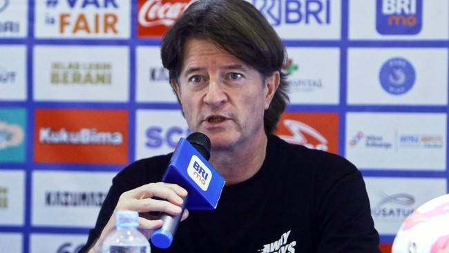 Penyesalan Mendalam Eks Pelatih Timnas Indonesia Gagal Selamatkan PSS Mantan direktur teknik dan pelatih Timnas Indonesia, Pieter Huistra, menyesal gagal menyelamatkan PSS Sleman dari degradasi.