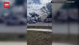 VIDEO: Pesawat Jatuh ke Jalan Raya Florida AS, 3 Tewas