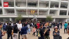 VIDEO: Bonek Dikawal Jakmania di GBK, Tonton Persija vs Persebaya