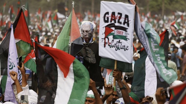 FOTO: Viral Lautan Manusia di Bangladesh Kutuk Genosida Israel di Gaza