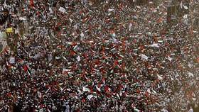 FOTO: Viral Lautan Manusia di Bangladesh Kutuk Genosida Israel di Gaza