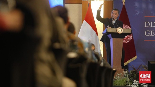 Acara diskusi yang digelar oleh The Yudhoyono Institute (TYI) di Grand Sahid Jaya, Sudirman, Jakarta, Minggu (13/4/2025). Sesi kedua dihadiri H.E. Arrmanatha Christiawan Nasir (Wakil Menteri Luar Negeri) Dr. Dino Patti Djalal (Wakil Menteri Luar Nege