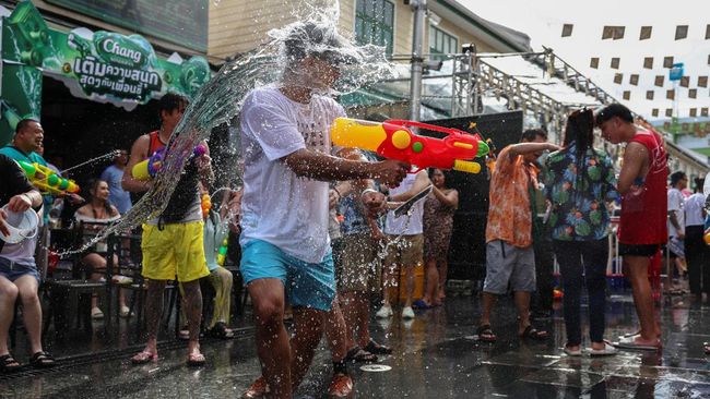 Otoritas kesehatan Thailand menyuarakan kekhawatiran tentang potensi peningkatan kasus Covid-19 setelah penyelenggaraan Festival Songkran selama 5 hari.