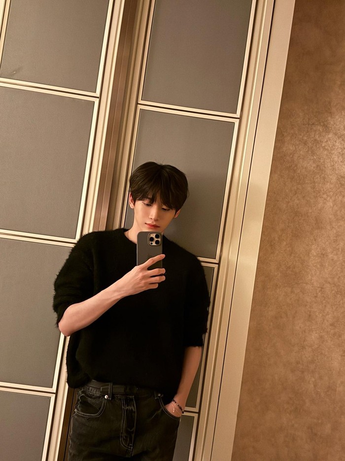 Idol K-Pop pria pertama yang masuk dalam daftar adalah Jungmo. Mungkin belum banyak yang tahu kalau lead vocalist CRAVITY yang ternyata juga kidal ini menggunakan nama keluarga Koo, lho!/ Foto: x.com/CRAVITY_twt