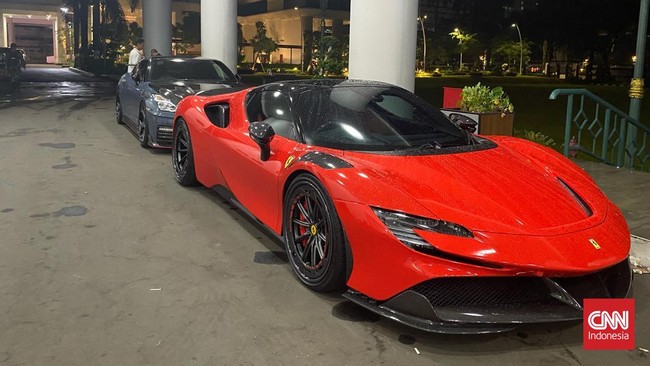 Kejagung menyita barang bukti berupa mobil mewah merek Ferrari hingga uang tunai asing dalam kasus suap vonis lepas perkara korupsi CPO periode 2021-2022.