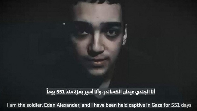 Sebuah video yang dirilis Hamas memperlihatkan seorang sandera Israel masih dalam kondisi hidup.